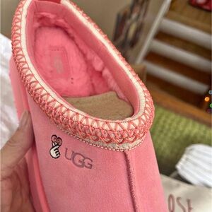 Limited sold out 2025 Valentine’s Day UGGS!! Get in time for Valentine’s Day!